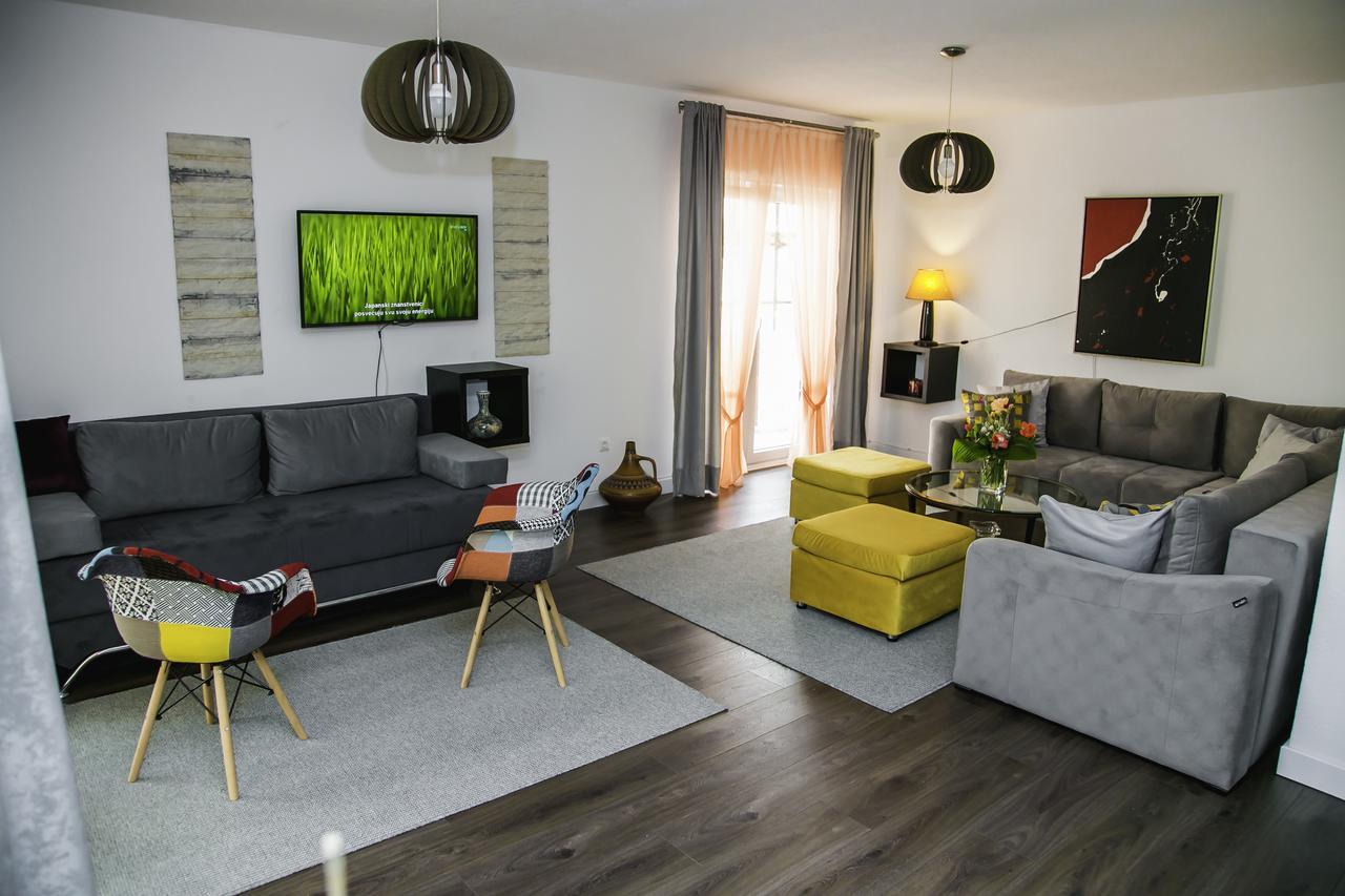 Lgp Exclusive Apartment Bihac Bagian luar foto