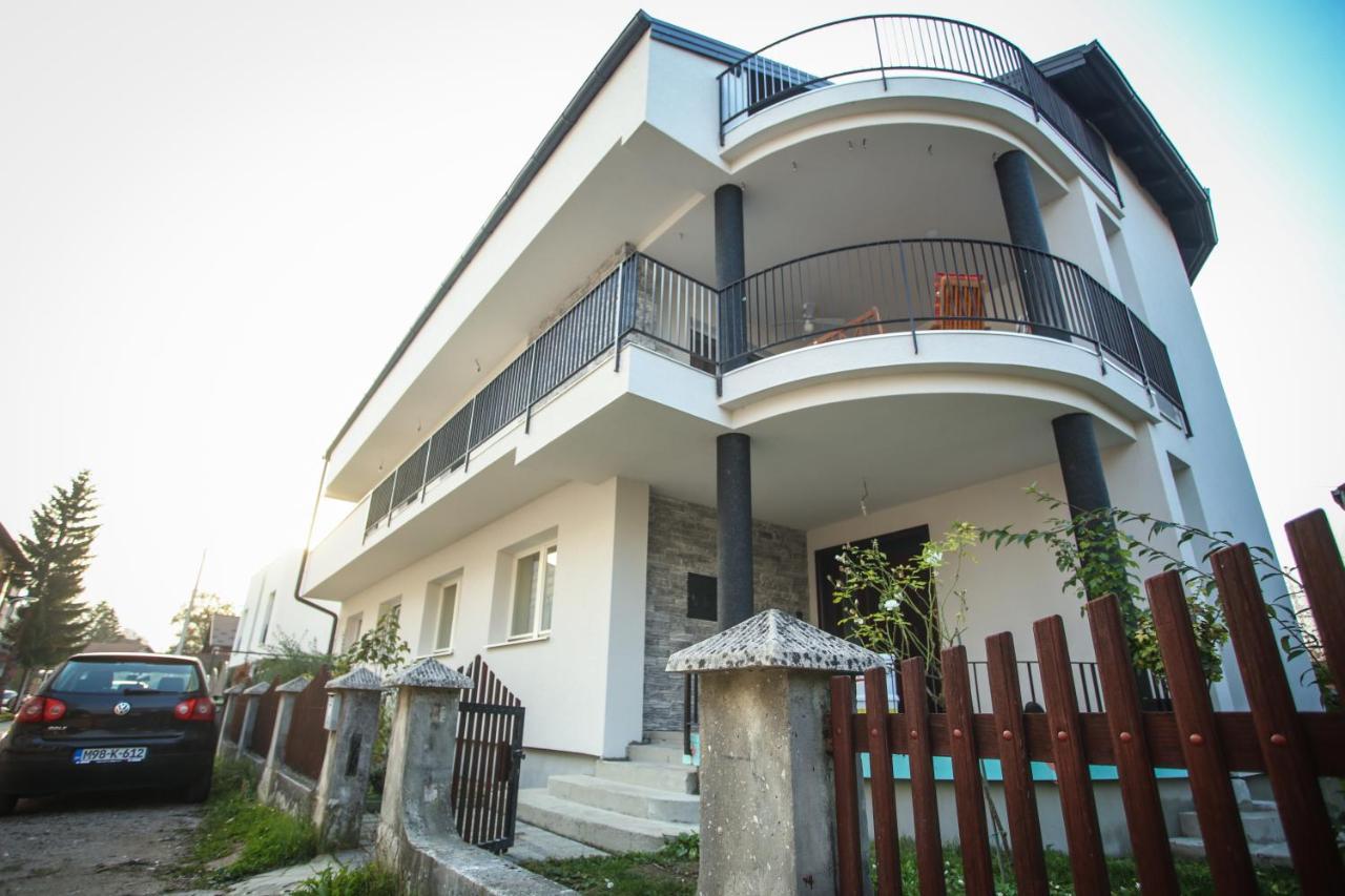 Lgp Exclusive Apartment Bihac Bagian luar foto