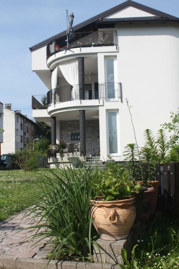 Lgp Exclusive Apartment Bihac Bagian luar foto